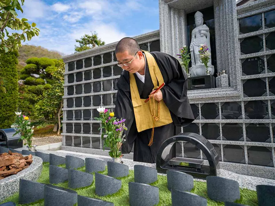 岐阜霊園 天澤院 ご住職と樹木葬『永遠なる緑』