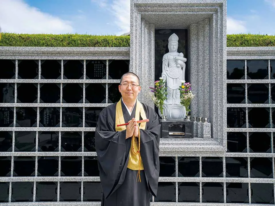岐阜霊園 天澤院 ご住職と永代供養墓『燈』