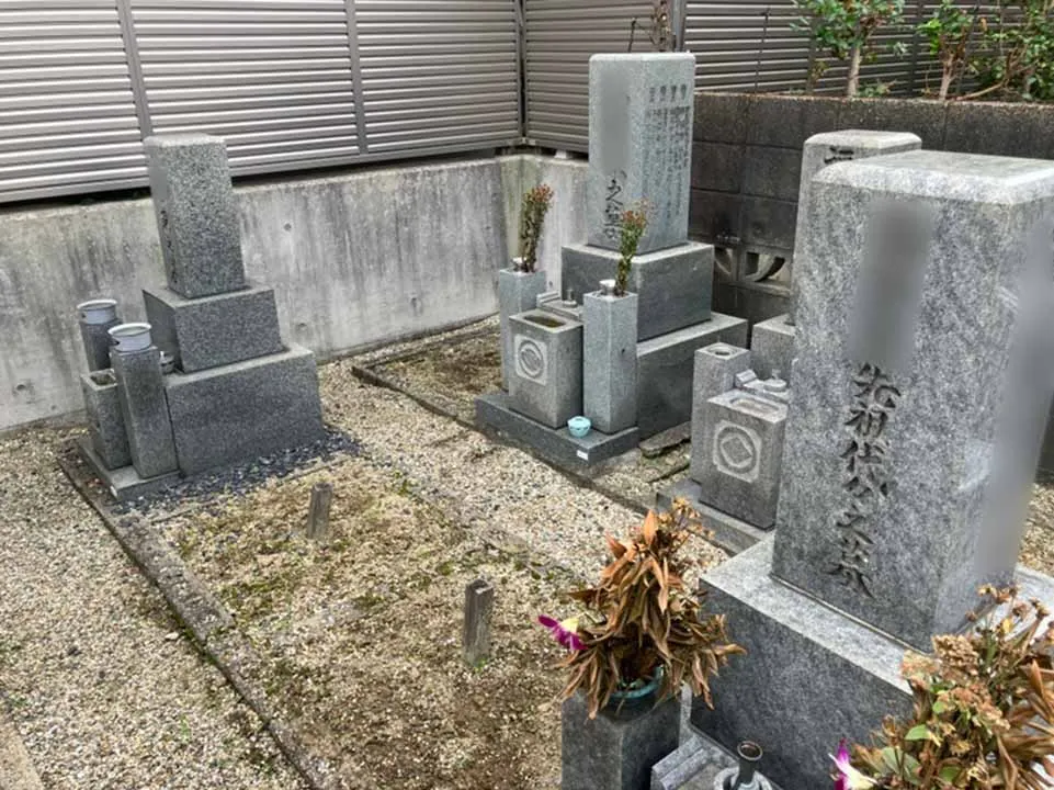 諸口共同墓地