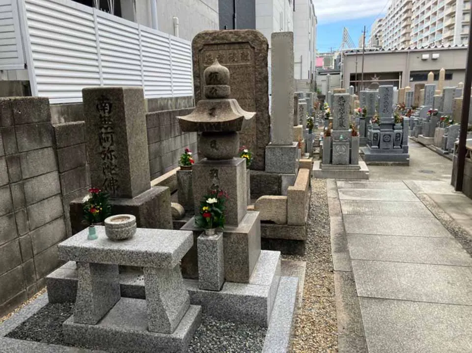 諸口共同墓地