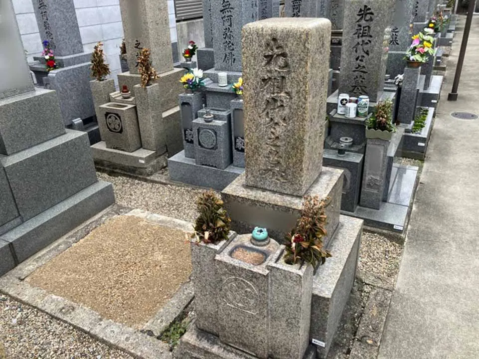諸口共同墓地