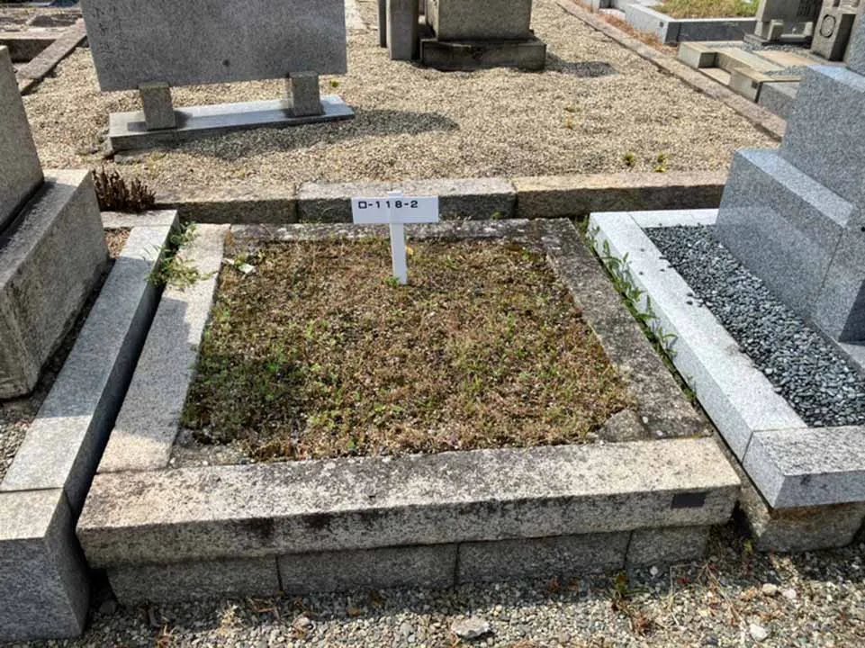 植附・芝墓地