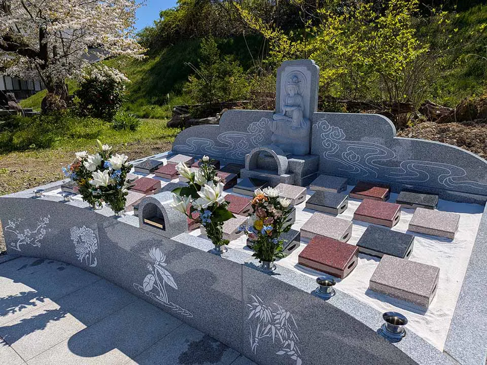 秋田　供養の郷　永代供養墓(樹木型)  歓喜寺墓地内