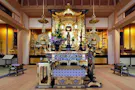 正法寺墓苑 本堂内陣です。凛とした空気が漂います