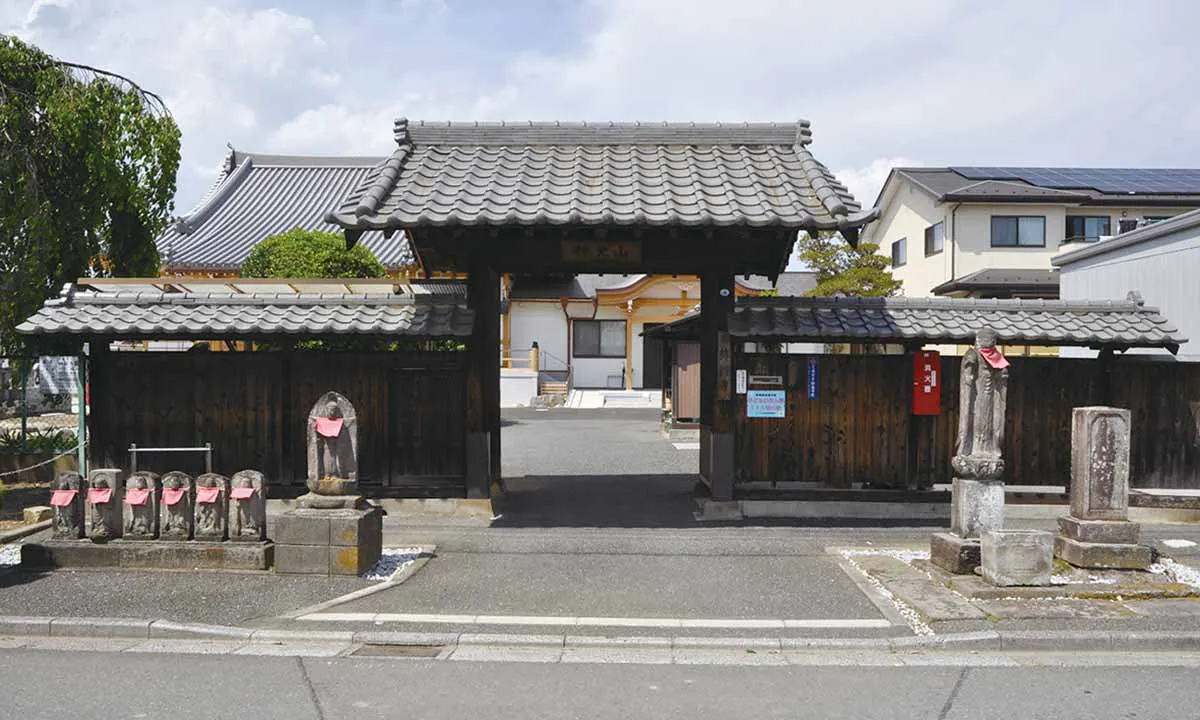 林鐘寺 永代供養付墓「いとざくら」 山門