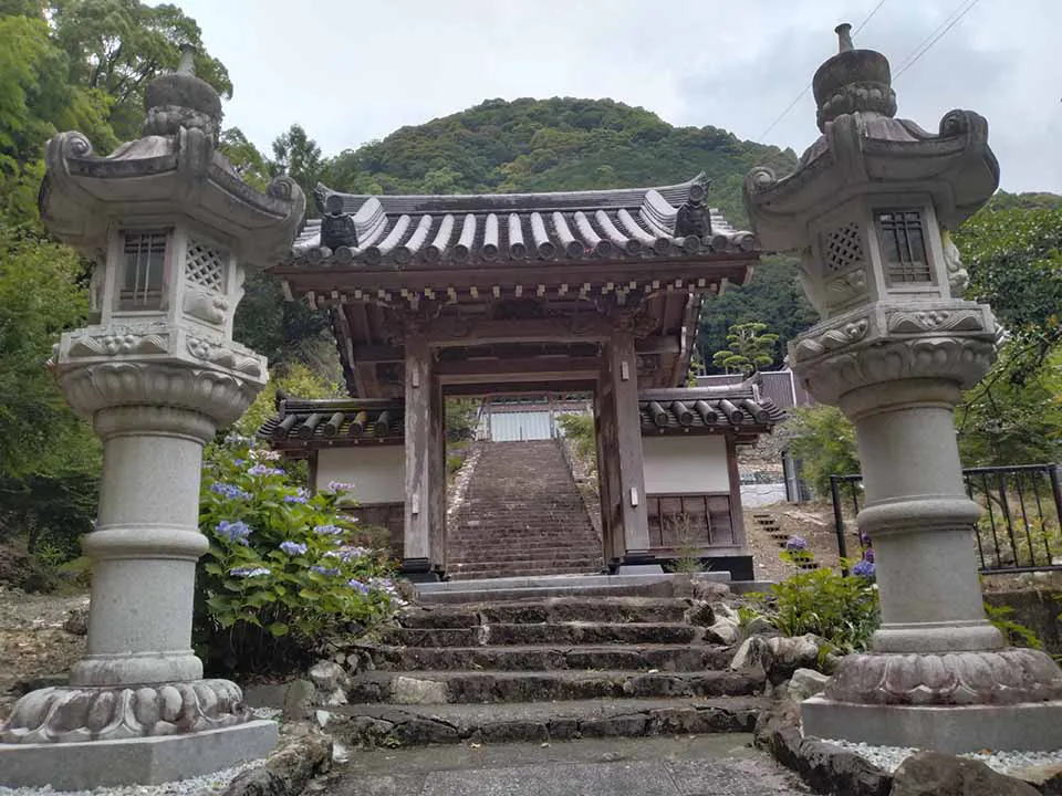 歓昌院 永代供養塔 山門