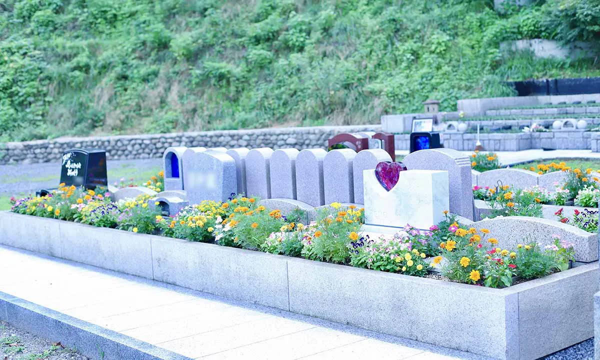八王子高尾 光とガラスの花壇墓地 花ごころ 八王子市 の詳細 地図 口コミ 費用相場 いいお墓
