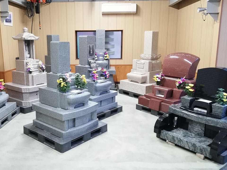 和墓・洋墓を複数展示
