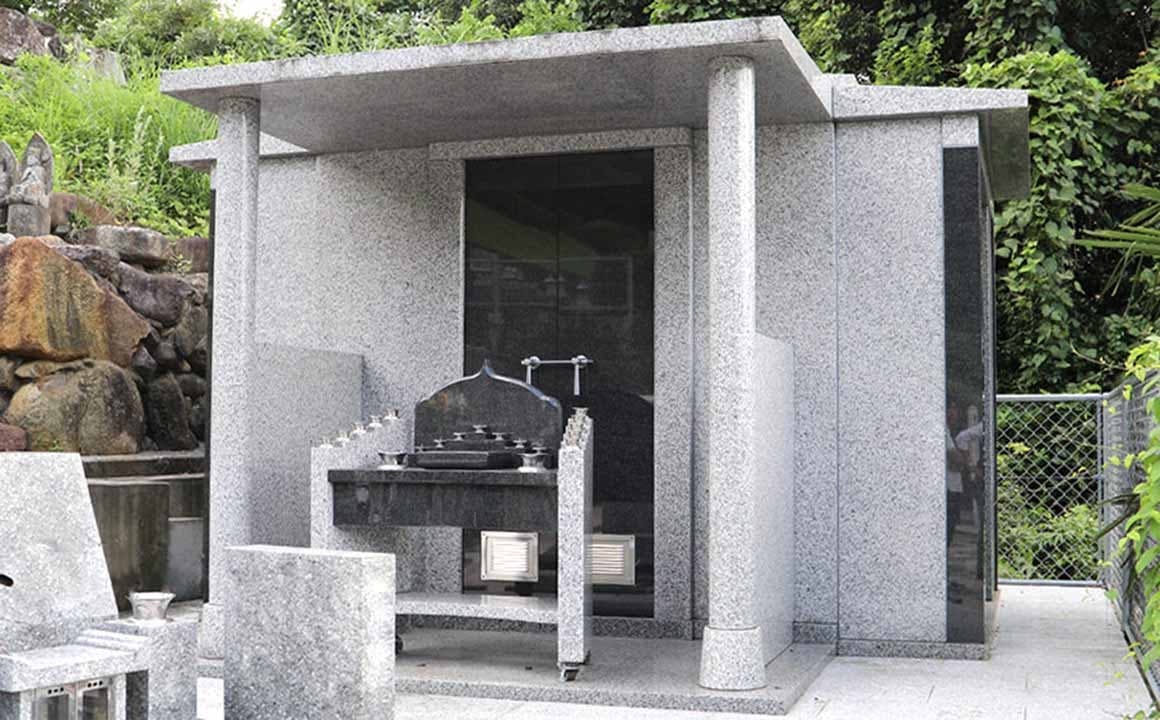 霊苑が永代にわたって故人の供養と管理を行う。