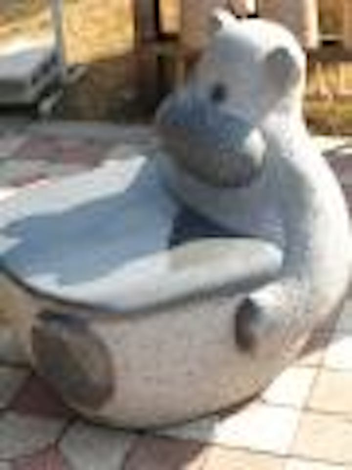 可愛い石造の椅子