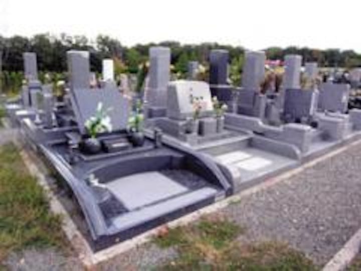 洋型デザインの墓石が隣同士になっているなど比較的集中的に建墓されていることから、建墓例がモデルとなっていることがわかる