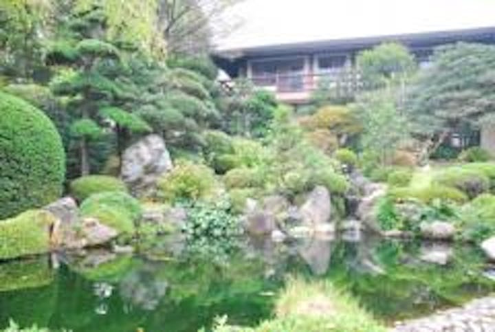 霊園内、日本庭園。