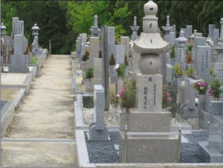 個性豊かな墓石の数々