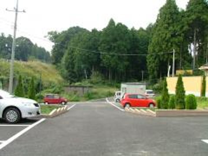 右(東)側の駐車スペース