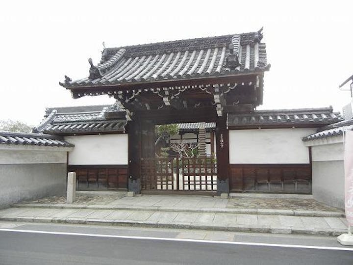 銀山寺東門