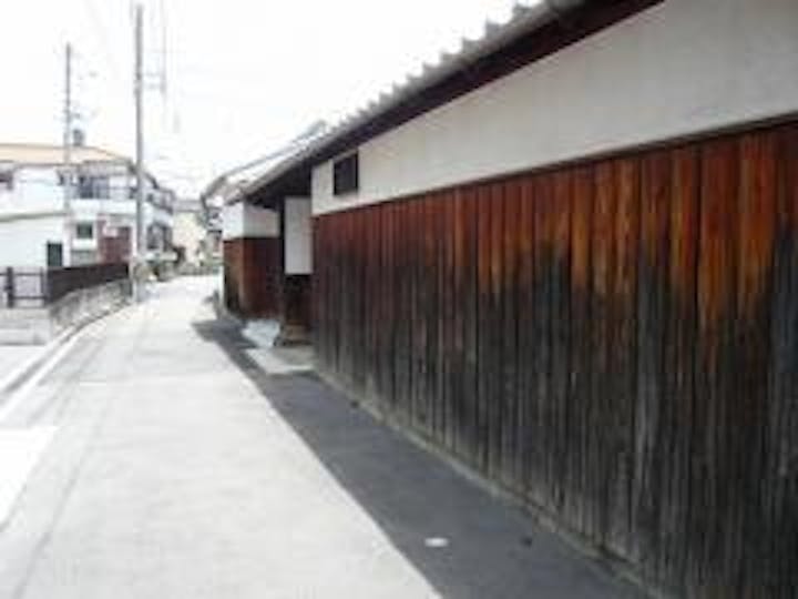 専敬寺風情のある塀側面