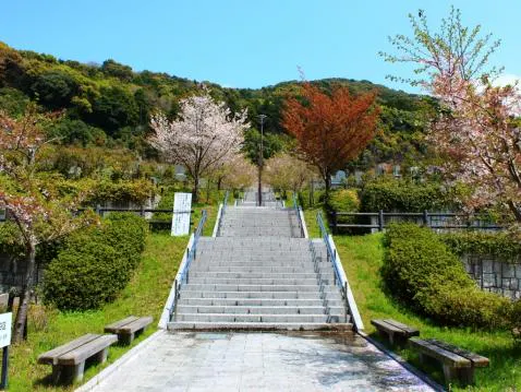 福岡市立三日月山霊園
