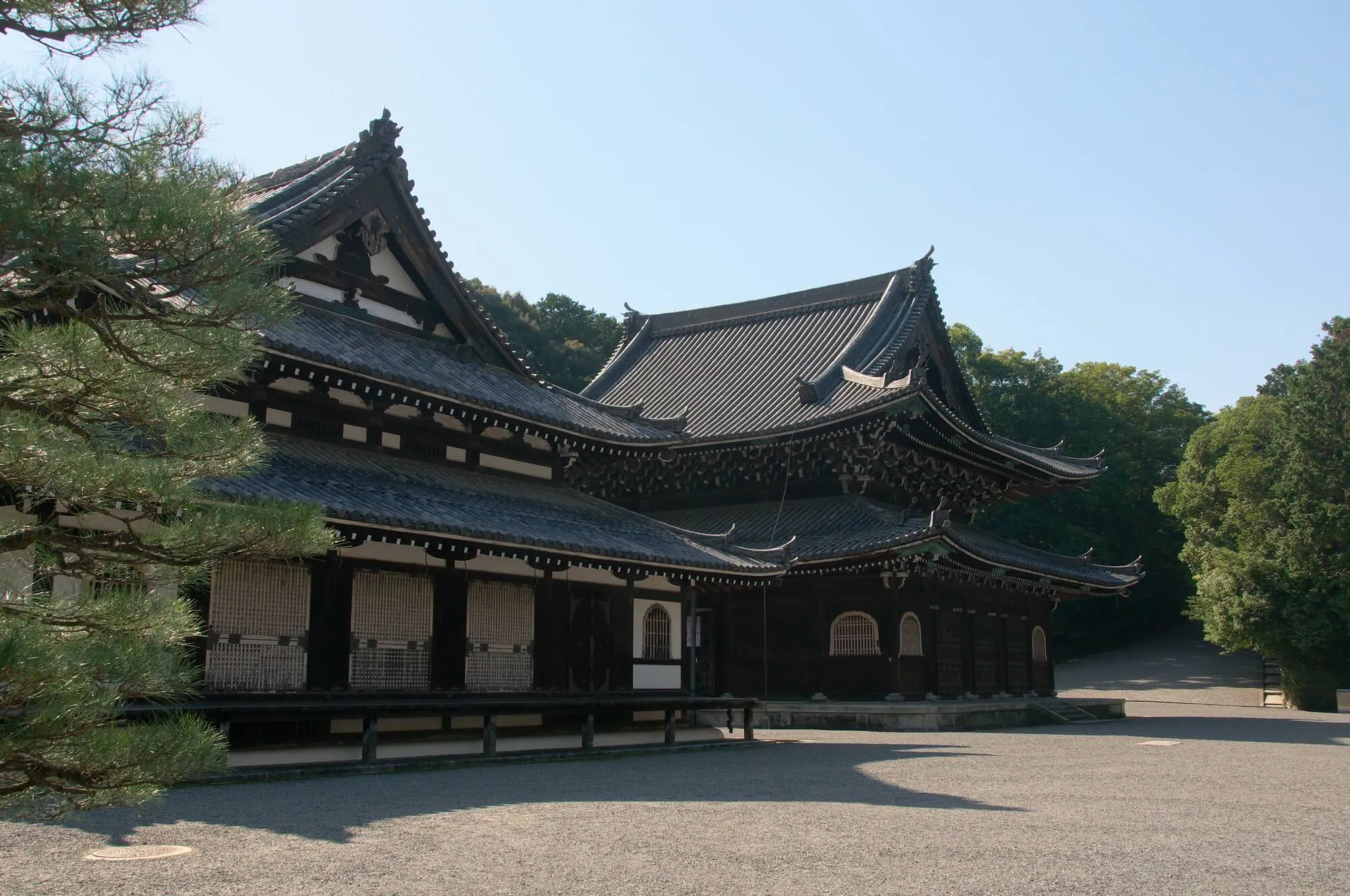 御寺・泉涌寺 仏殿と舎利殿