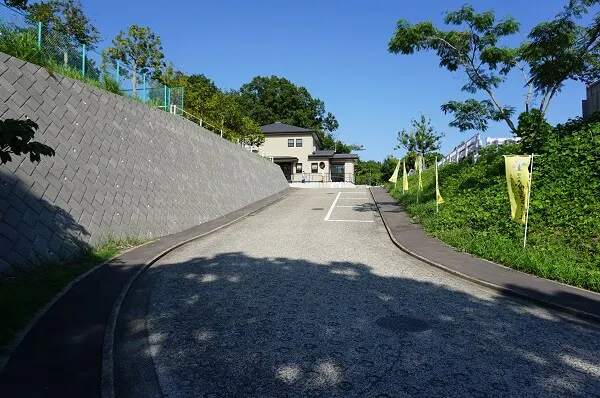 広々とした同園のエントランス