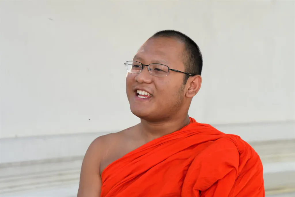 パーリ語を学びに来た勤勉なお坊さん