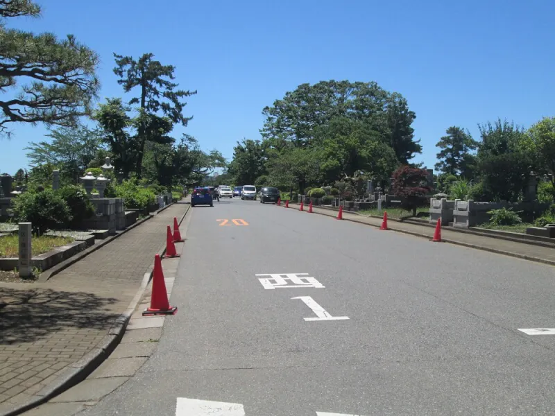 都立八柱霊園の西門