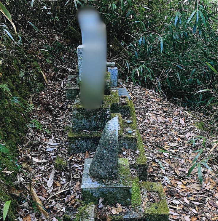 三好市西祖谷山村上吾橋 墓地のお墓の墓石撤去前