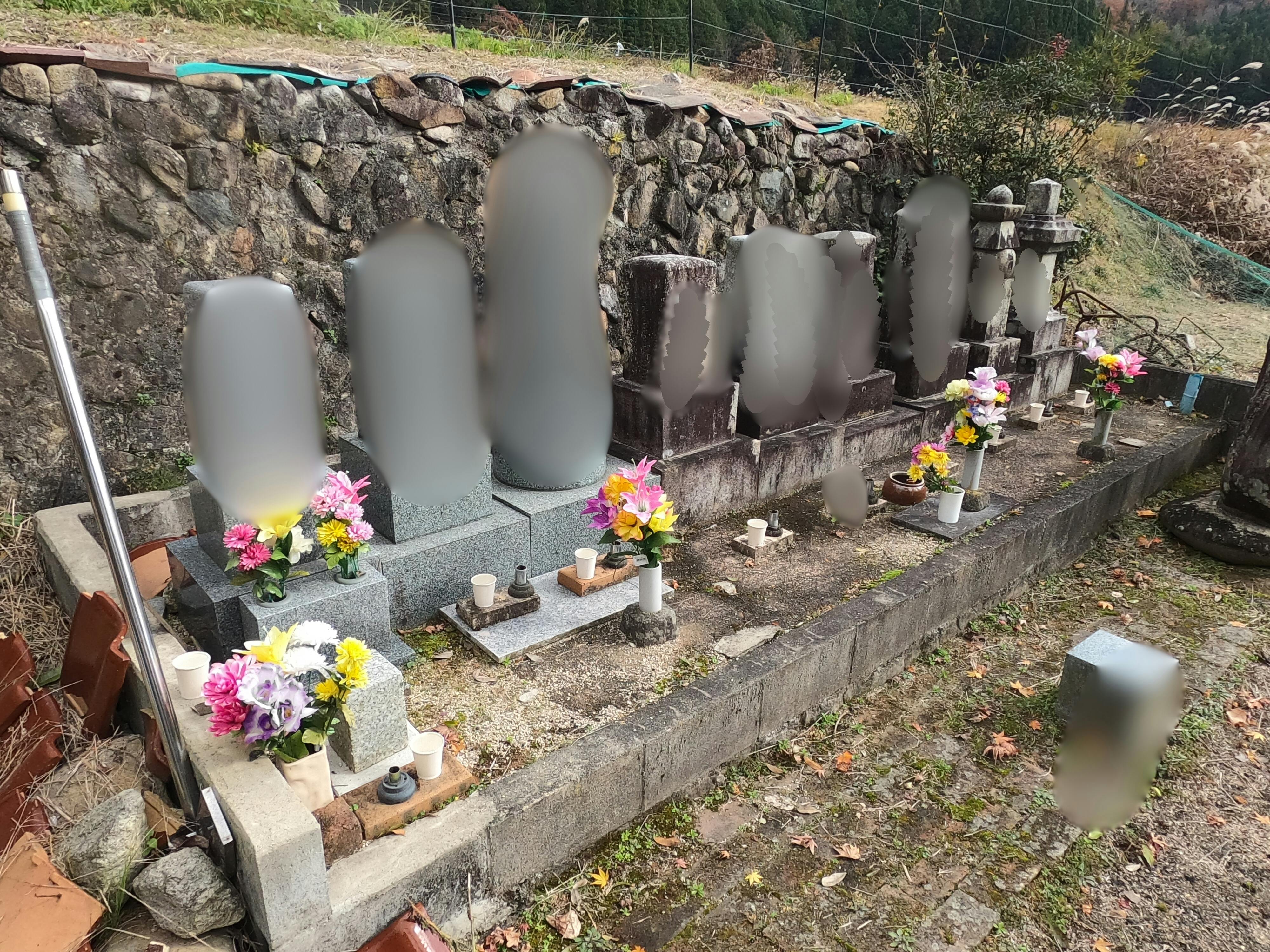 安芸高田市美土里町生田　敷地内個人墓地のお墓の墓石撤去前